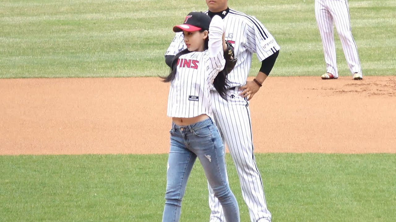 180401 LG TWINS 시구 TWICE 나연 직캠