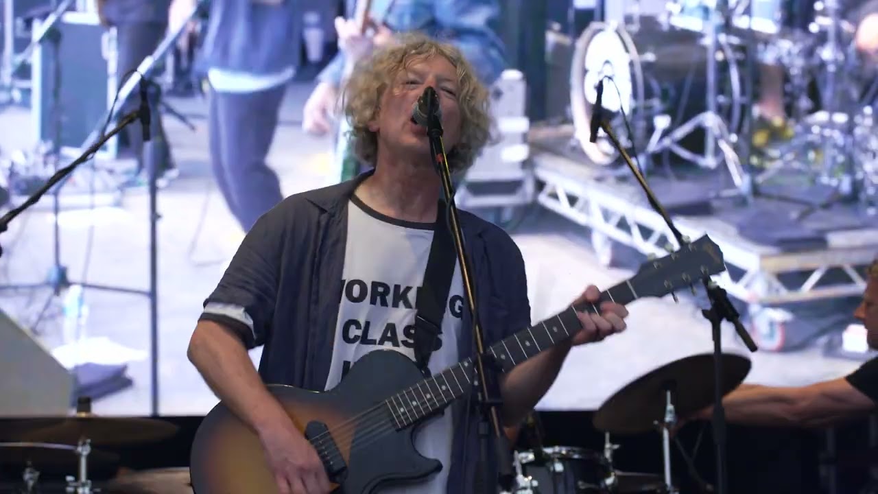 Cast end their set with 'Free Me' and 'Alright' at LeeStock 2023