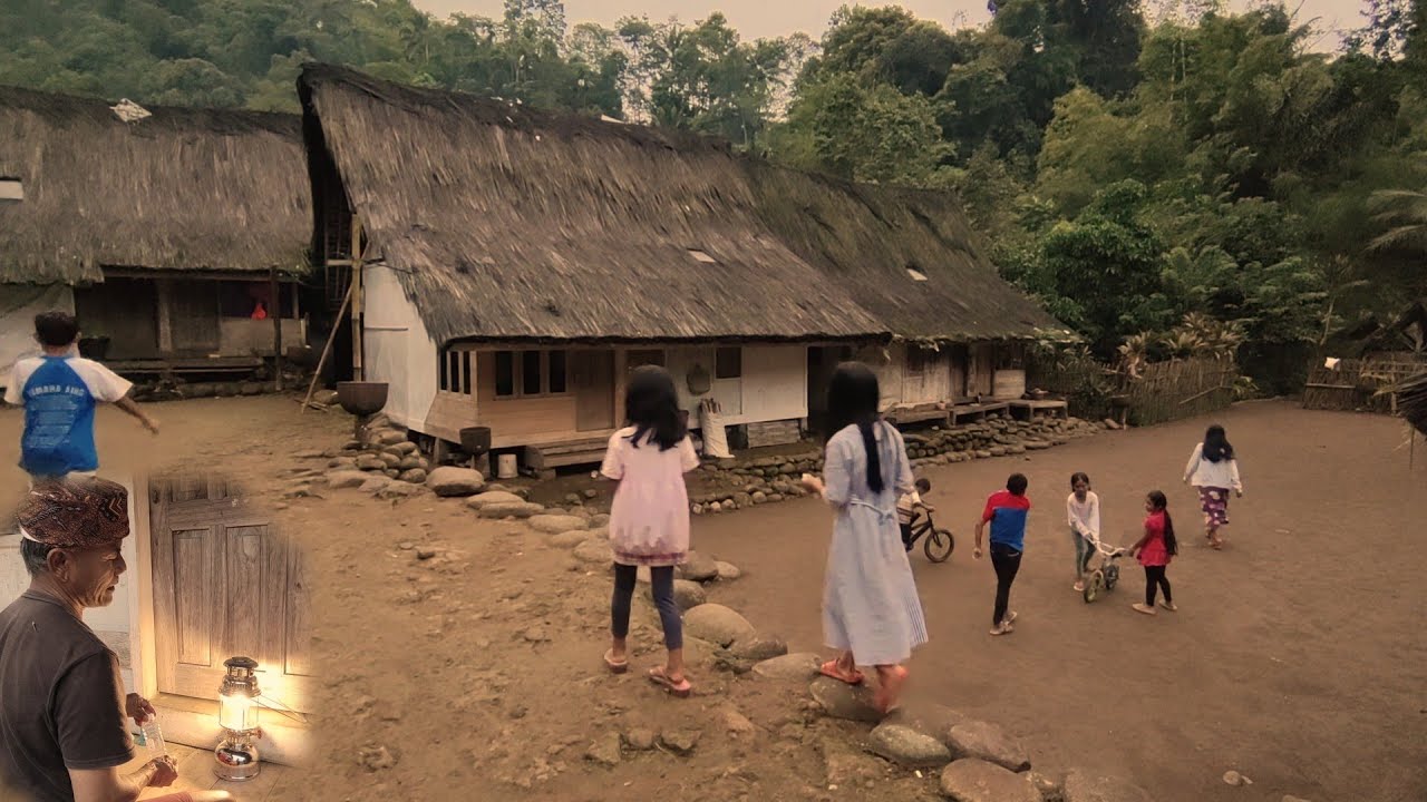Kampung Suasana 1960 Kampung Ini Menolak Adanya Listrik, kampung naga Tasikmalaya