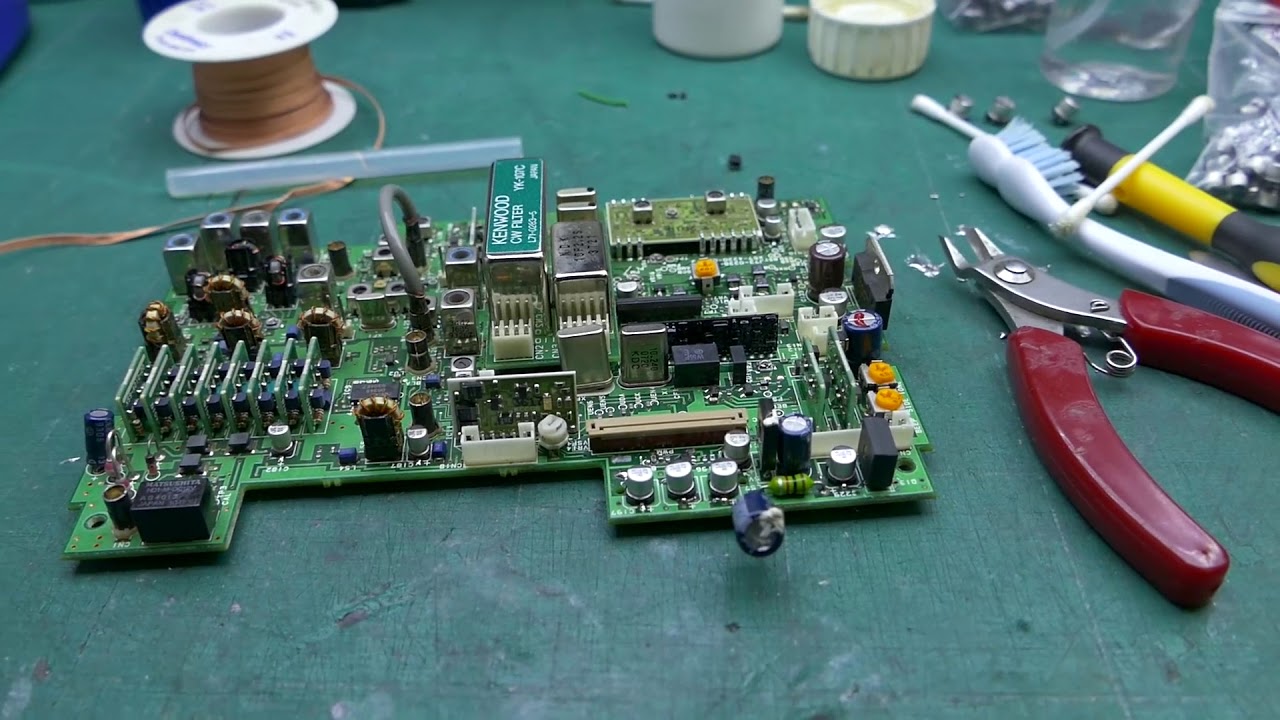 Kenwood TS 50S completamente muerto en TX RX a causa de la corrosion de condensadores