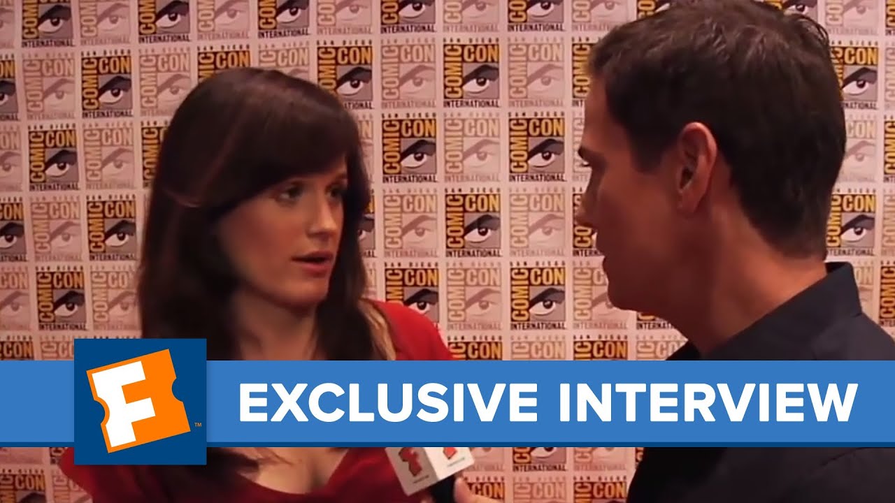 Twilight Breaking Dawn - Elizabeth Reaser Exclusive Interview | Comic Con | FandangoMovies