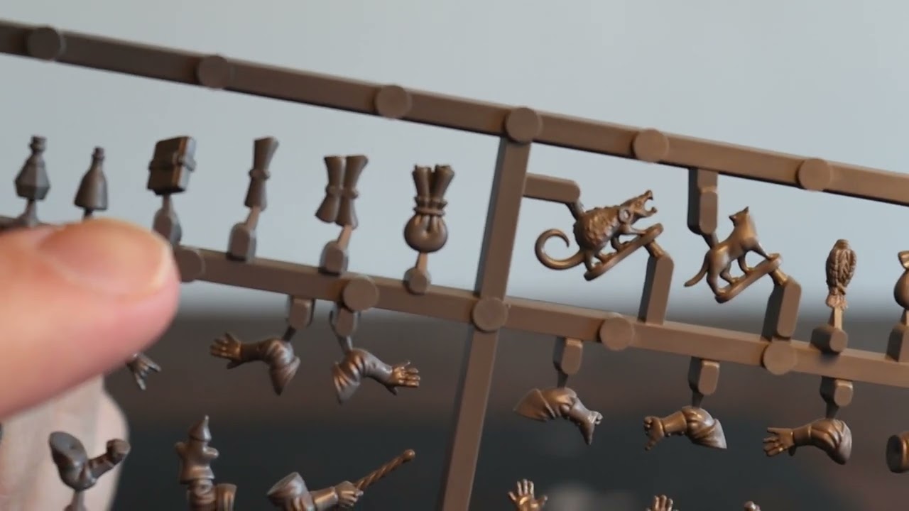 Frostgrave Wizards 2 Female Unboxing and scale comparison