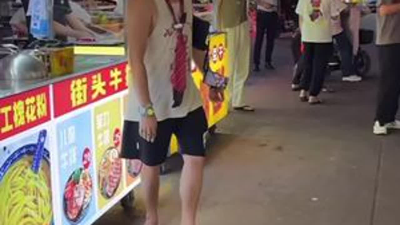 #夜市里的烟火气 #广东亮仔#路边摊美味