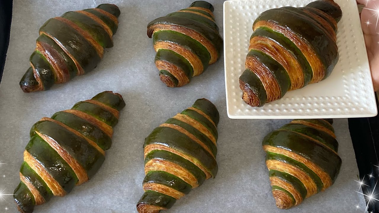 طريقة تحضير الكرواسون الفرنسي بالألوان  بشكل راقي بعجينة توريق سهلة وناجحة 👌/croissant bicolores