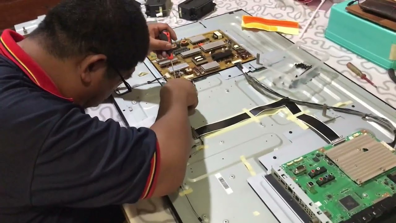 Repair LED TV Sharp LC-50UE630X DIY. half of display is dark and ghostly / blurry .