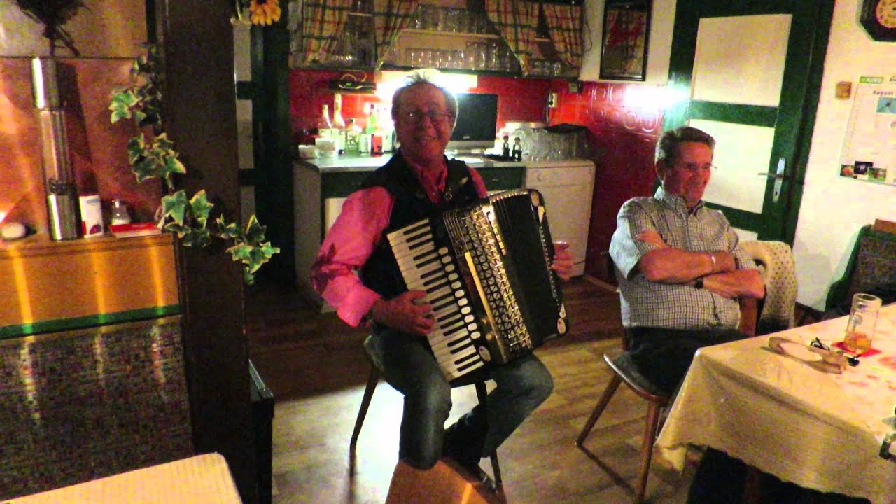 Beim singenden Lenzerhof Wirt in Schachnern nähe Heiligenblut 27 August 2014