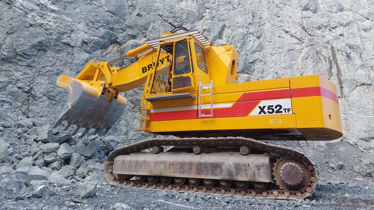 Restored Brøyt X52TF at work