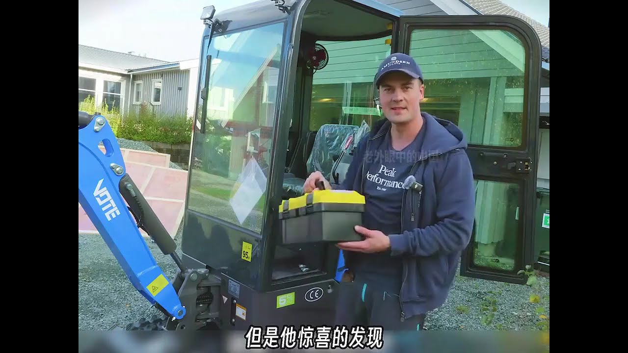 挪威博主2千美刀买中国微型挖掘机，没想到效果如此炸裂！#挖掘机#微型挖掘机#中国制造#中国制造就是牛#老外看中国