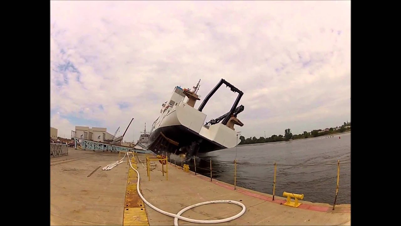 Ship Launch Fail with big wave