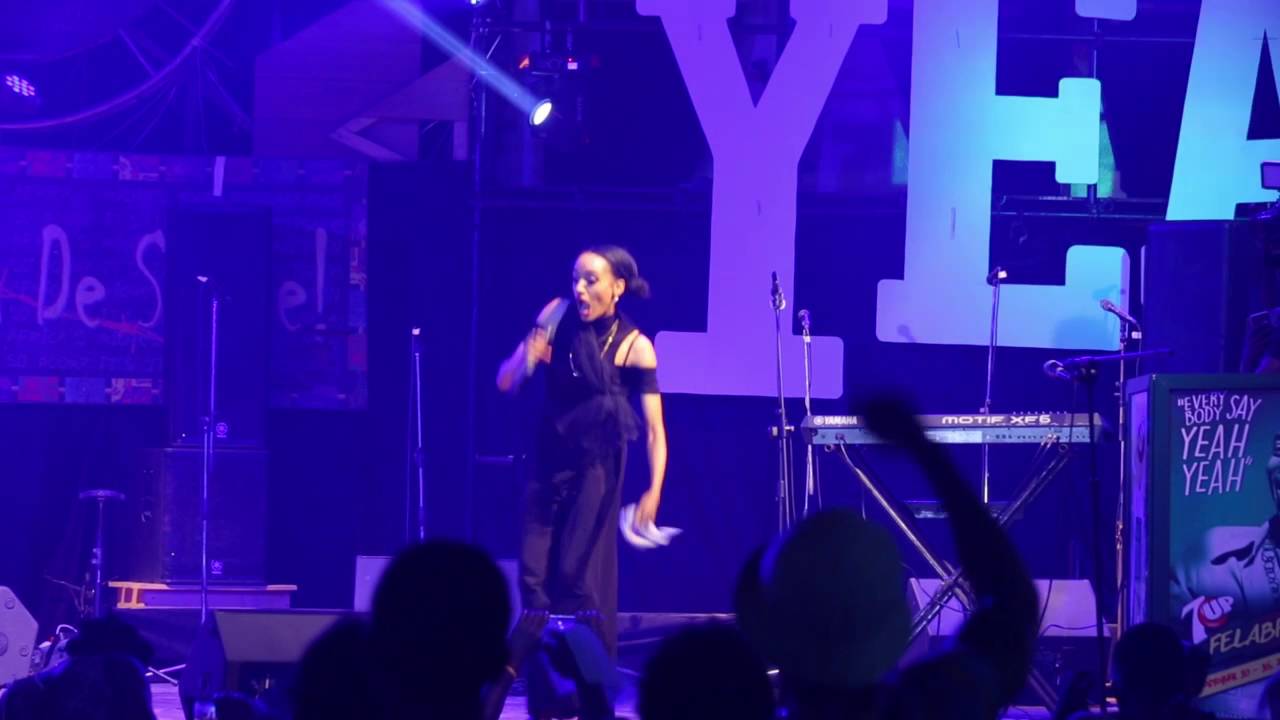 DI'JA PERFORMS 