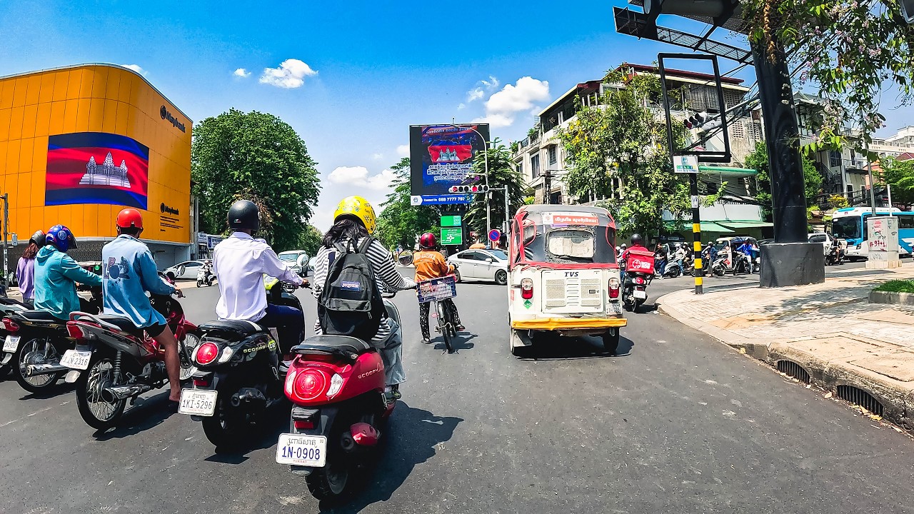 EP 257: Everyday motorcycle ride in Phnom Penh, Cambodia, 4K/60p