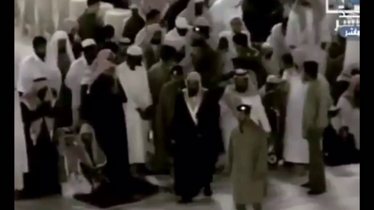 للطيبين : الشيخ سعود الشريم يمشي لوحده قبل زمان الجوالات وهوس التصوير