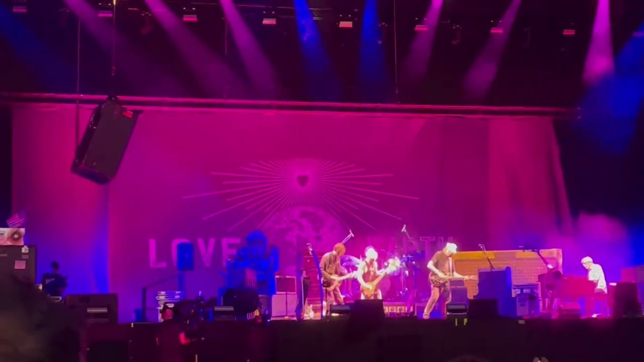 Neil Young & The Chrome Hearts @ Hyde Park, London, 11.7.2025 klo 21.46