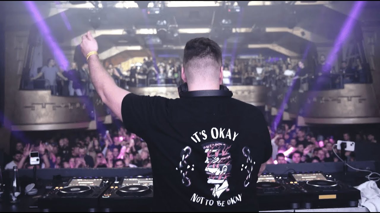 Holly The Big - Melodic house & techno set | Warming up for @djmissmonique  at @ClubROXYPrague