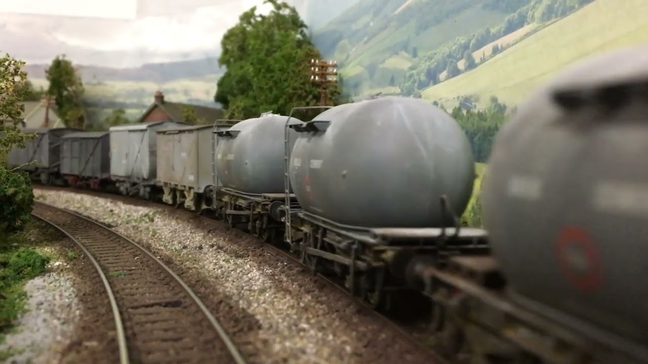 KIRLEY JUNCTION – CIE Bulk Cement Wagons