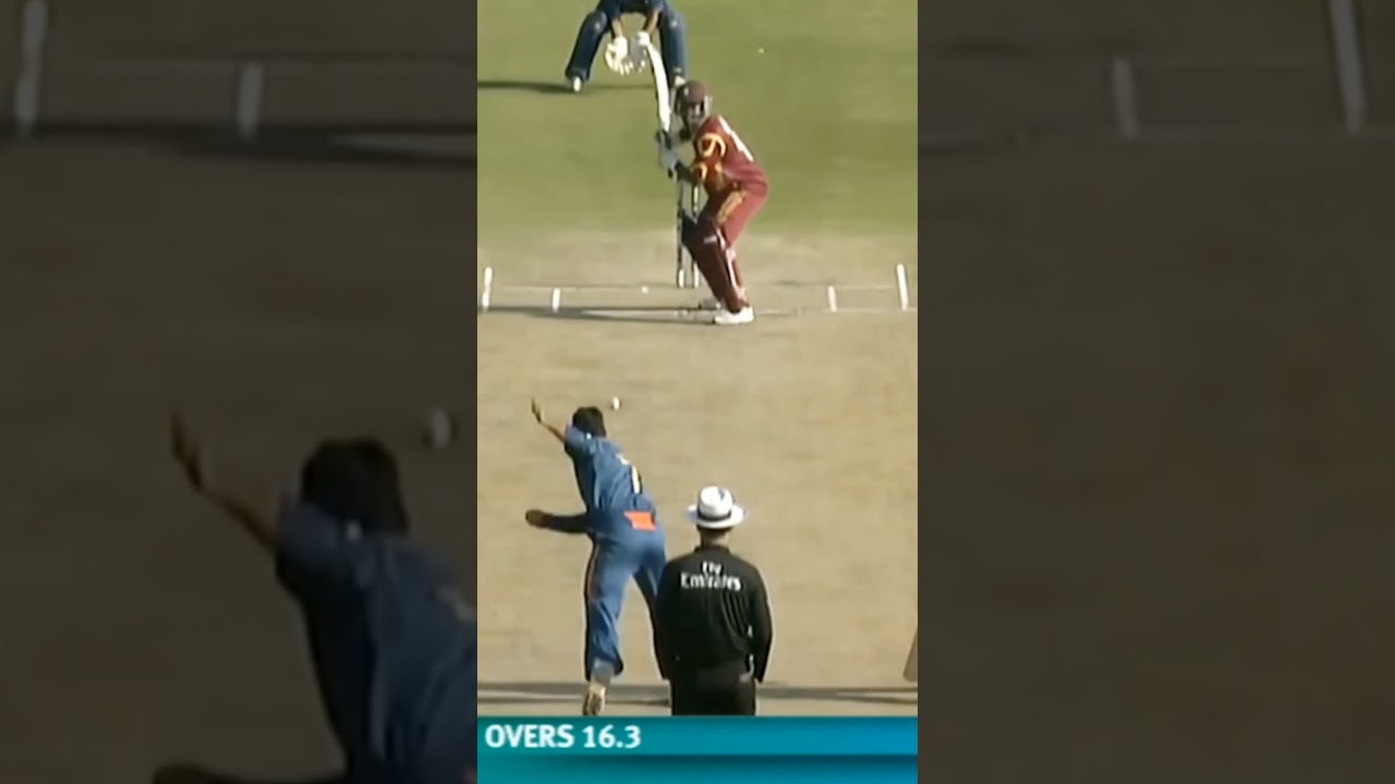 MS Dhoni Bowling Virat Kohli Wicket Keeping || MS DHONI khud aaye bowling karne #cricketnews #shorts