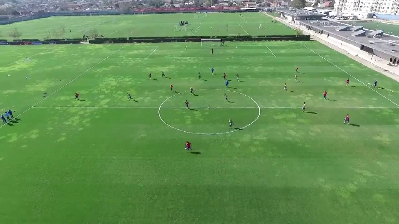 Sesi&oacute;n de entrenamiento Sebasti&aacute;n Beccacece (drone). Posesi&oacute;n de bal&oacute;n