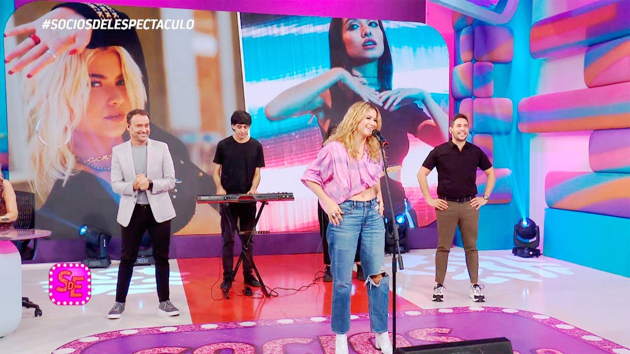 Sofia Reyes cantó en Socios del espectáculo 