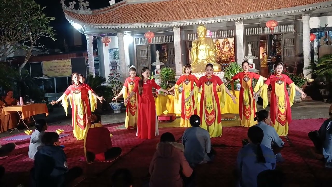 CLB T&igrave;nh Bạn  c&uacute;ng dường tại ch&ugrave;a An Linh
