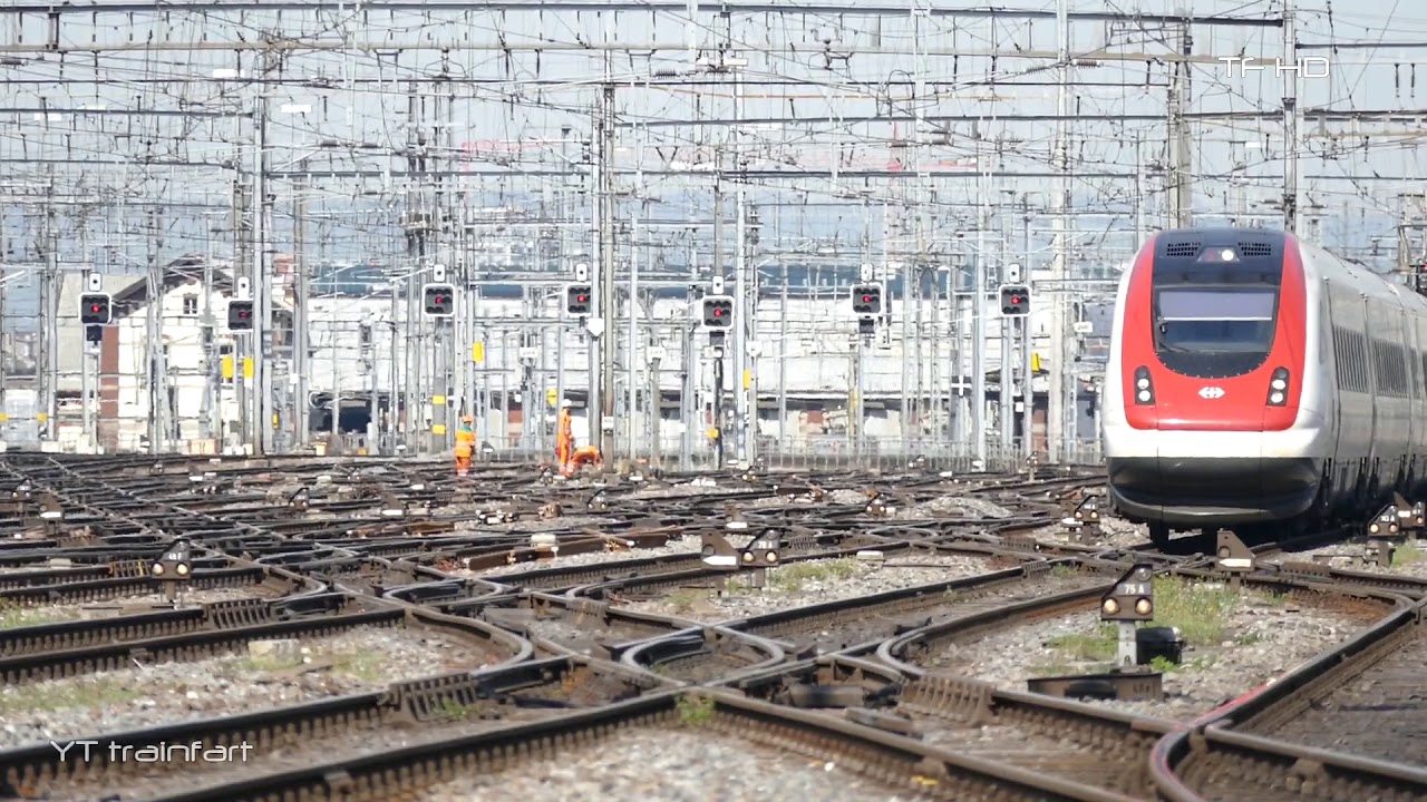 Züge am Hauptbahnhof Zürich hard