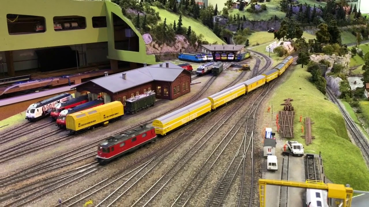Züge auf der Eisenbahn-Anlage in Oberwinterthur
