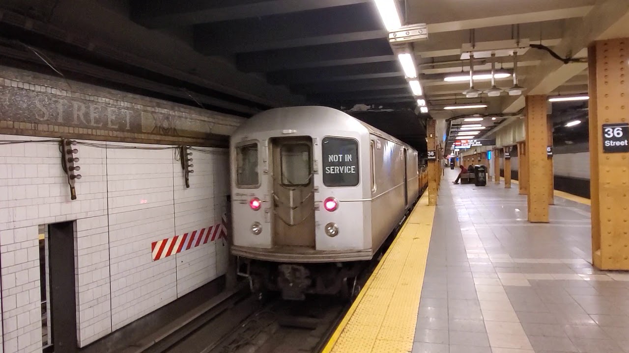 R127 EP006 Hauling the Garbage Train throught 36th Street