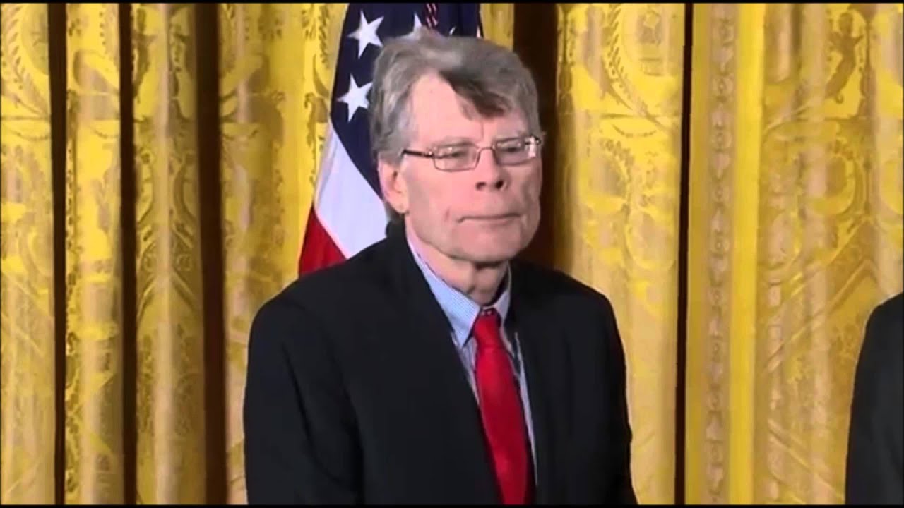 Barack Obama Premia Stephen King - National Medal of Arts