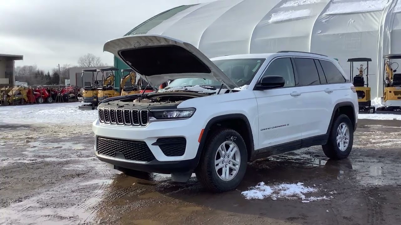 2023 Jeep Grand Cherokee Laredo 4WD | Repocast.com