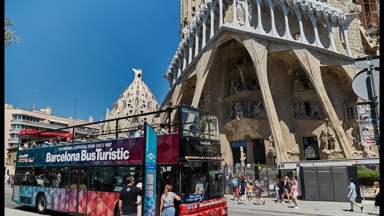 Barcelona Bus Tur&iacute;stic, your best guide to discover Barcelona