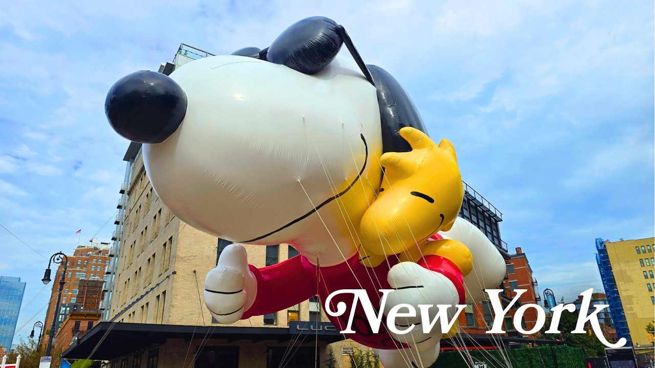 NYC LIVE: New Snoopy Balloon Just Unveiled in NYC! 🎈 Snoopy in Style in Meatpacking