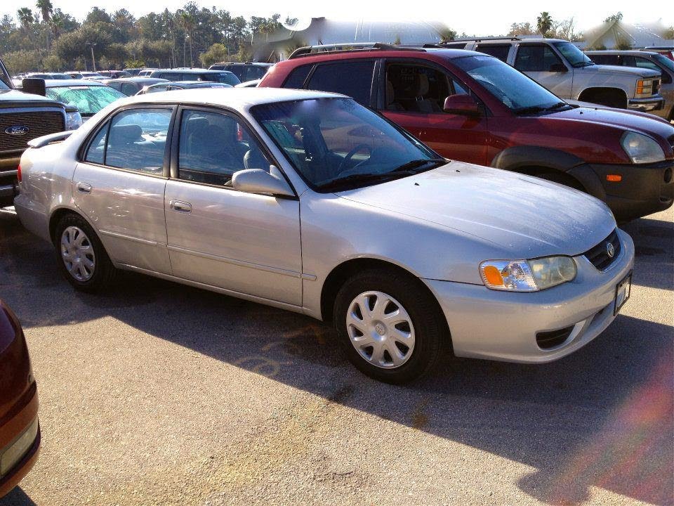 Toyota Corolla LE 5MT 2001 года. Запуск, краткий обзор и обзор с выхлопной системой — 103 тыс.
