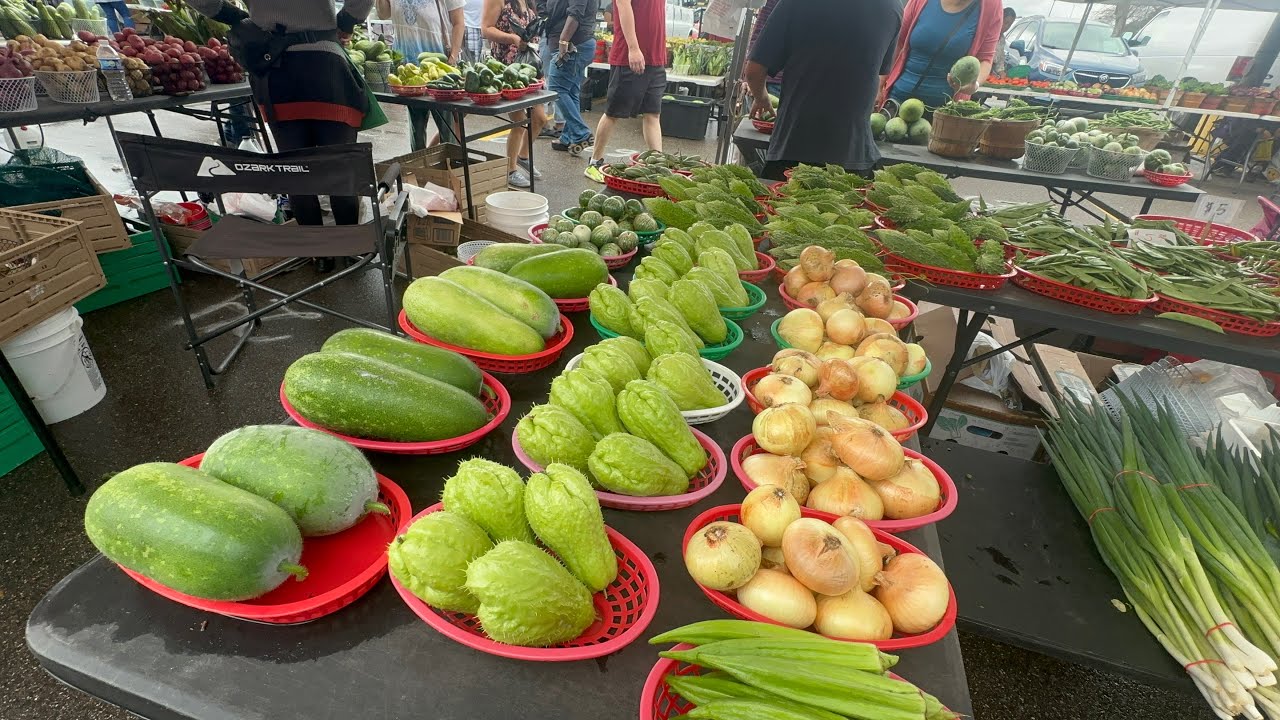 Shopping at Farmer Markets in Minnesota. A lots of fresh produce .  8-17-2024