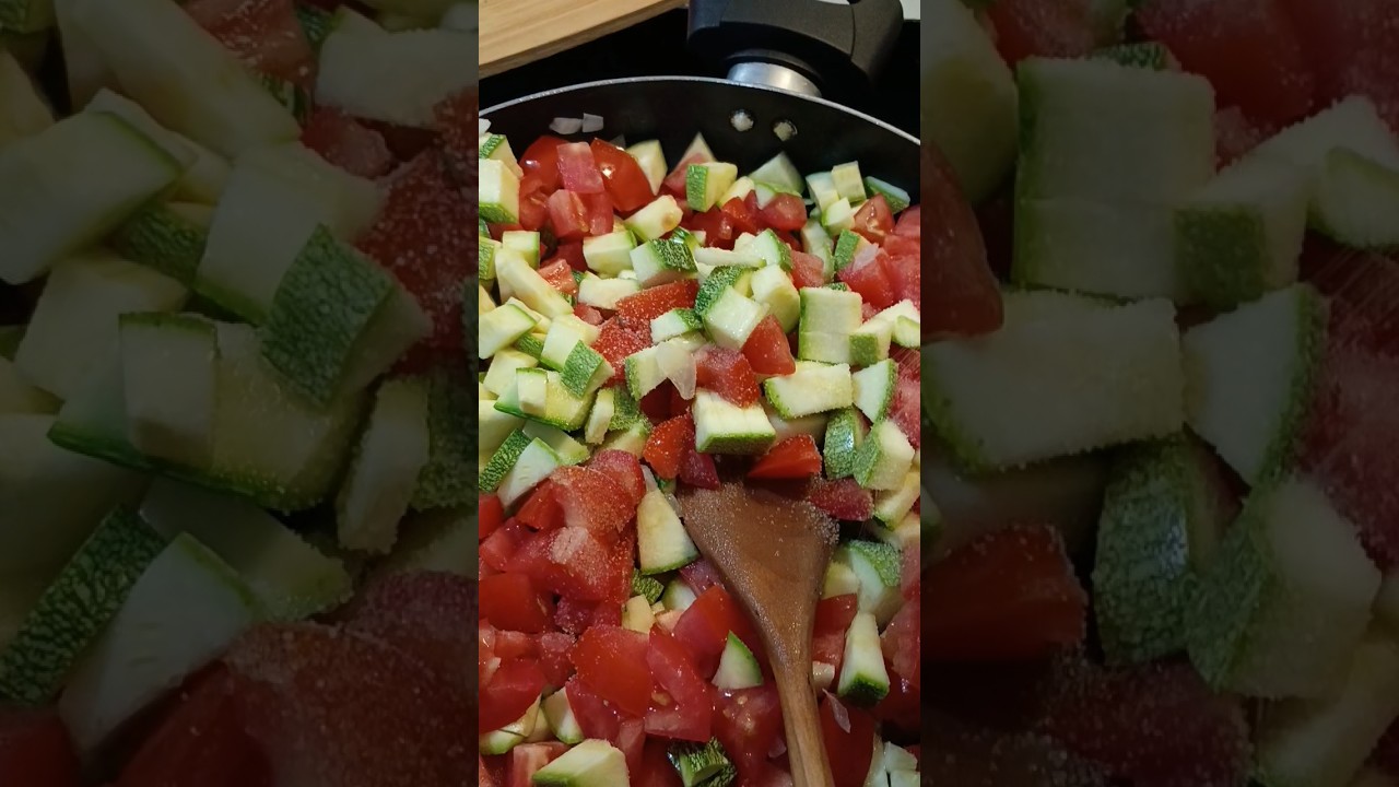 calabacitas muy ricas te muestro sus ingredientes y su preparación ,muy sencilla de cocinarlas 👌👌