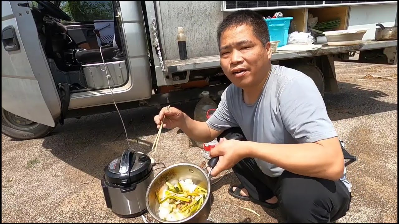 电三轮自驾游，进入湖北在路边做饭吃，过来两个大姐 #自驾游