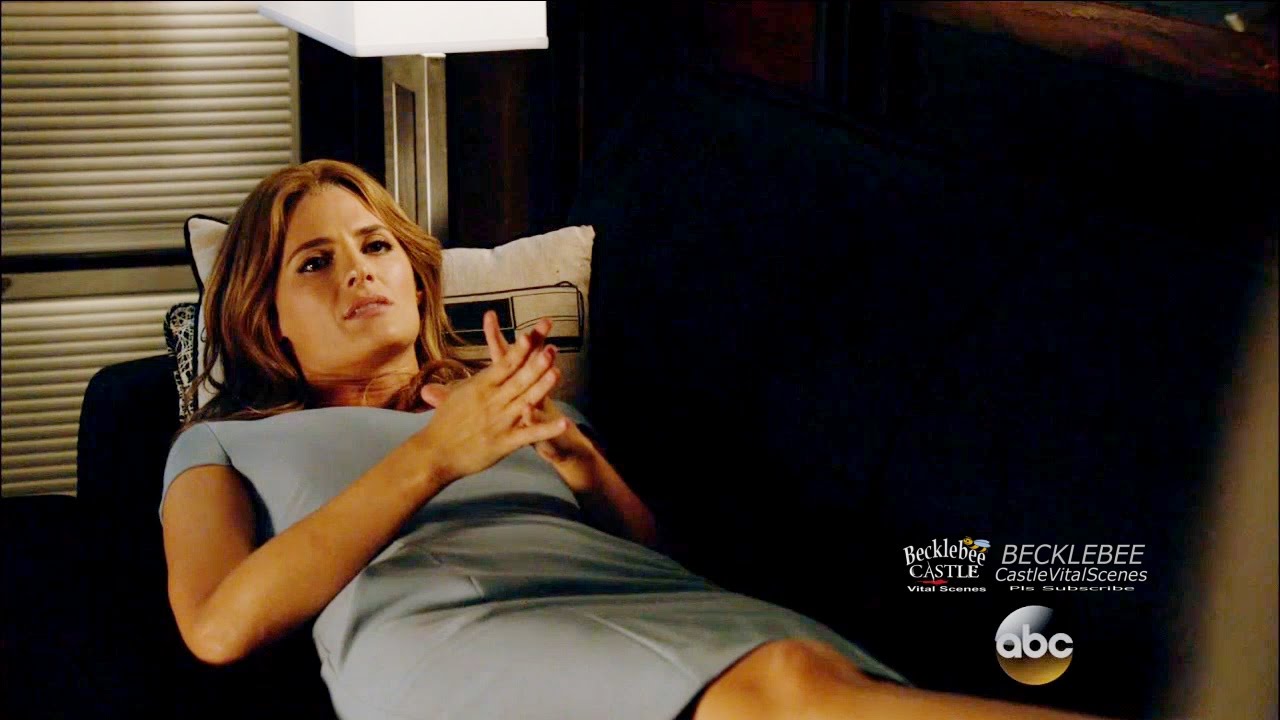Castle 8x04 “What Lies Beneath” Beckett Resting in Couch & Talk about her Own Case/ Investigation