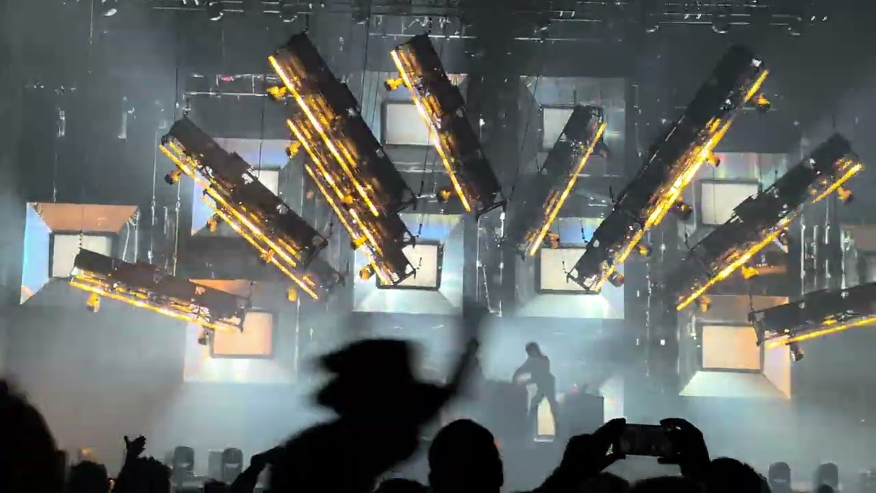 Justice - Neverender ft Tame Impala - Live at Alexandra Palace, London (11/02/2025) (HDR)