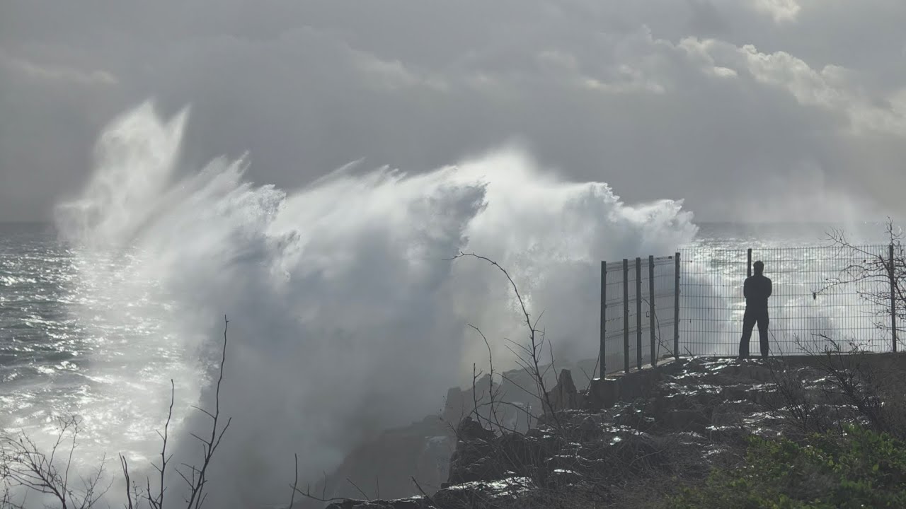 TEMPESTADE KRISTIN APROXIMA-SE! GIANT WAVES IN BOCA DO INFERNO!