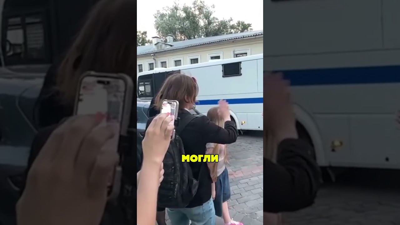 Помахал автозаку &mdash; оказался в полиции! Москва удивила новым абсурдом