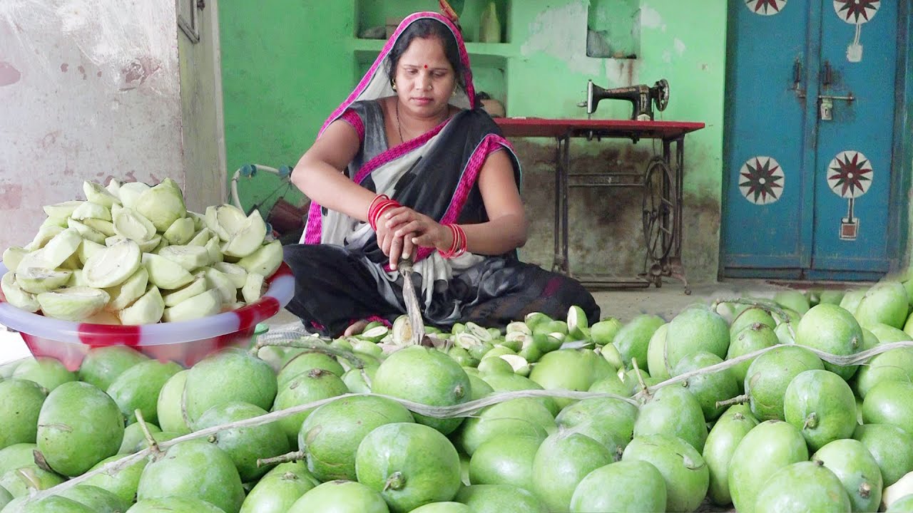 आम की खटाई इस तरीके से बनाएंगे तो दाल में डालकर सालो साल खाएगे । Village Style Aam ki Khatai Recipe