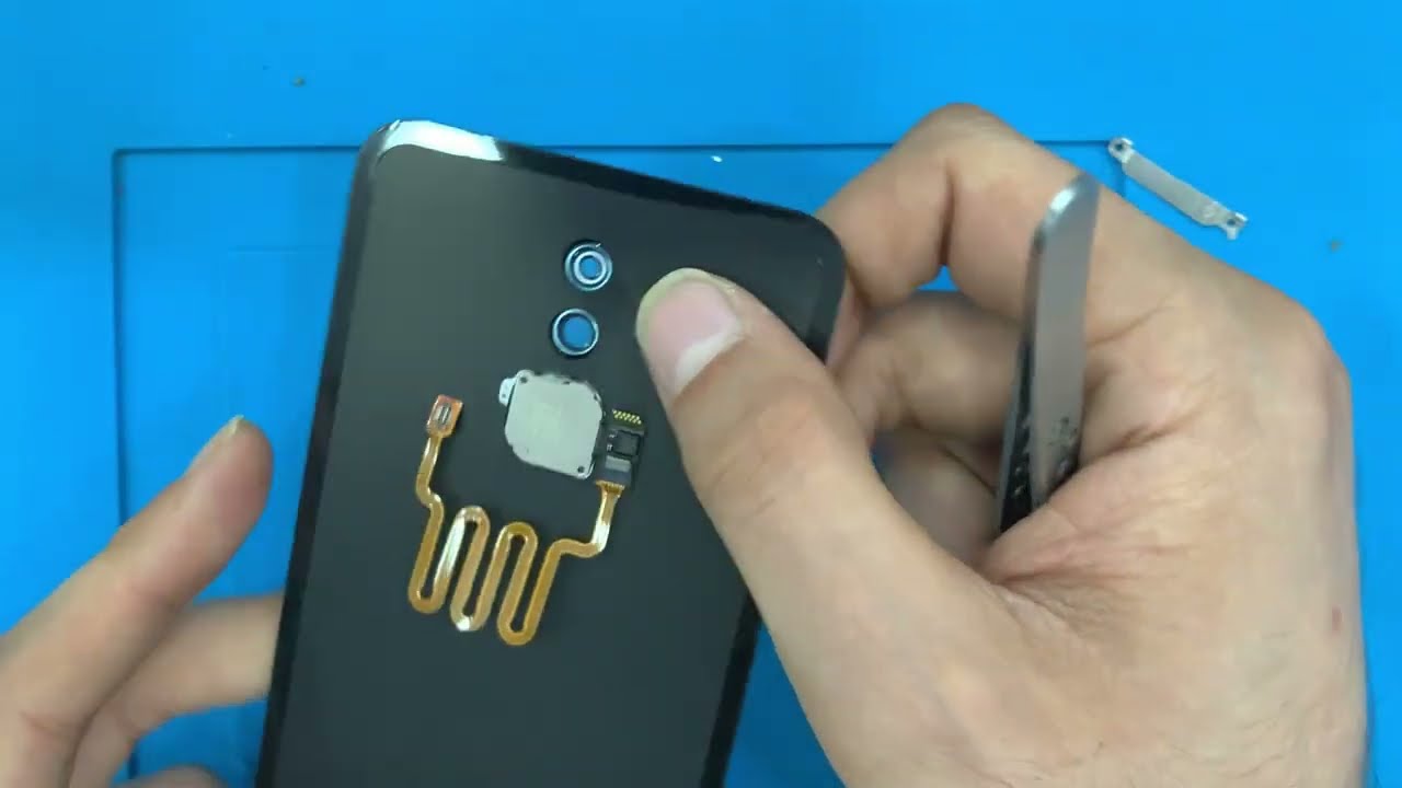 Замена треснувшего заднего стекла Huawei Mate 20 Lite