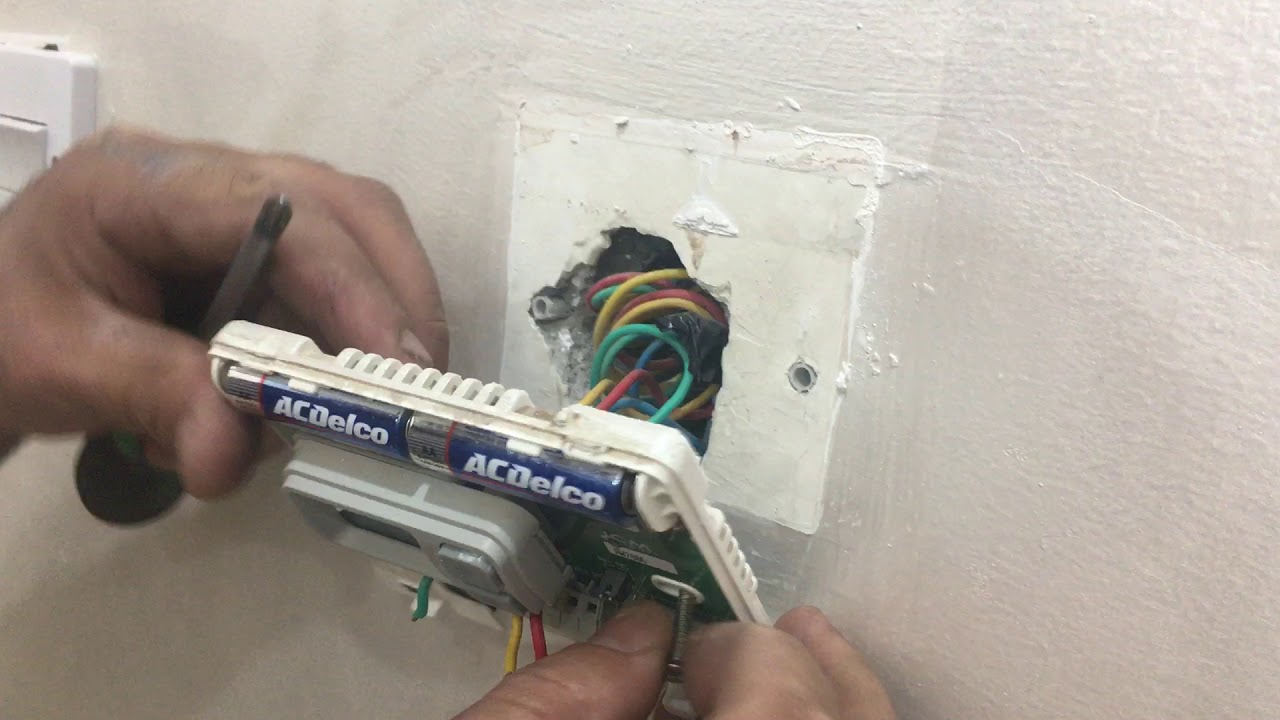 طريقة فحص وتبديل ثرموستات التكييف المركزي