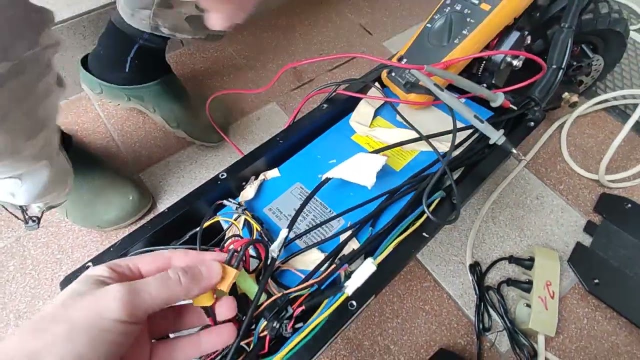 laotie es 18 lite. dead batery. 3V and 0.8V...