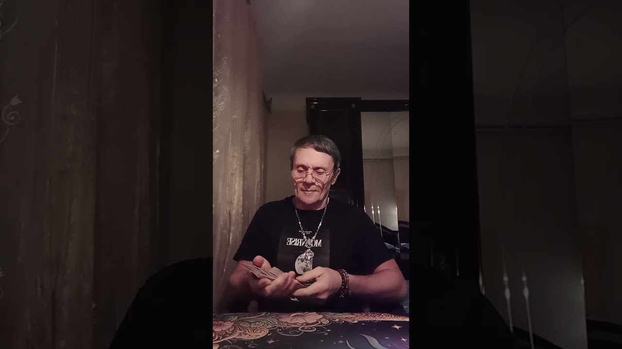 Таро расклад : Вы исчезли из его жизни... Не пишите... Не звоните... Его реакция?...