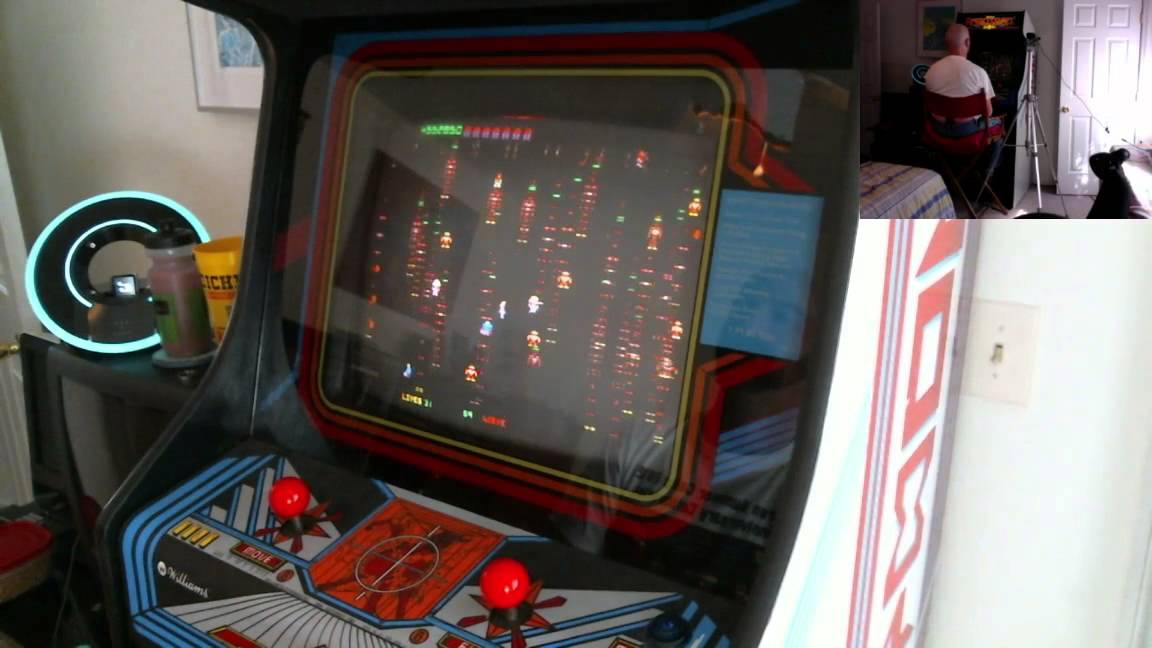 Robotron 100,000,000 Point Gauntlet - Twin Galaxies Live - 2 / 7