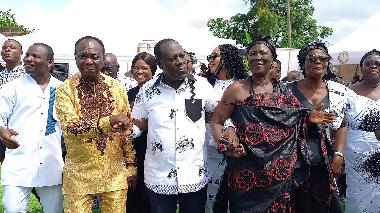 EIDER PATRICK AMOAKO MADE ELDER MIREKU DANCE AT HIS FATHER'S FUNERAL ONE WEEK #ghanagospel