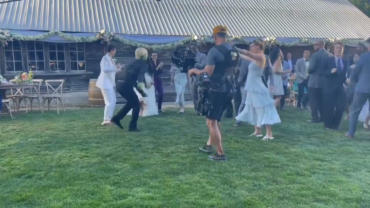 Video behind the scenes of dancing at Alex and Kelly's wedding in the 'Supergirl' Finale