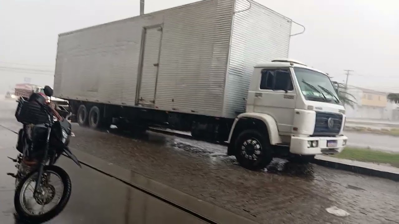 Forte chuva causa danos em Serra Talhada nesse dia 04/02/2026.