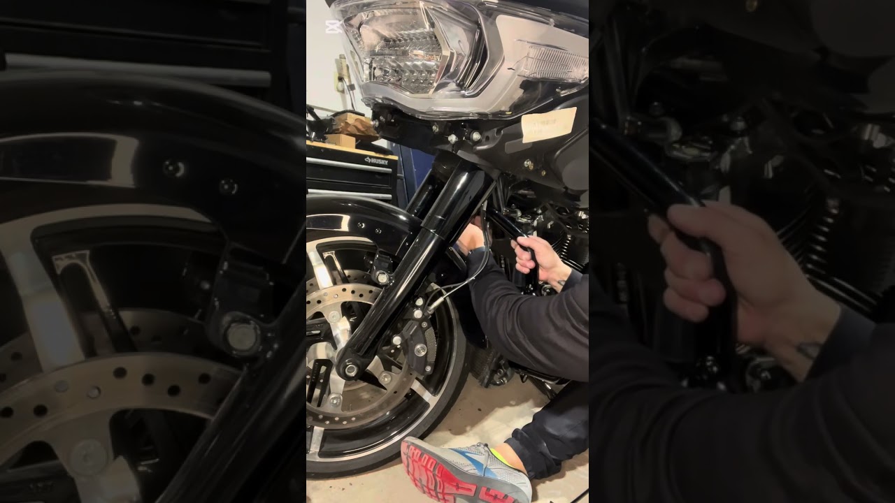 2024 Harley Davidson Road Glide - installation of lower fairing - Part 1
