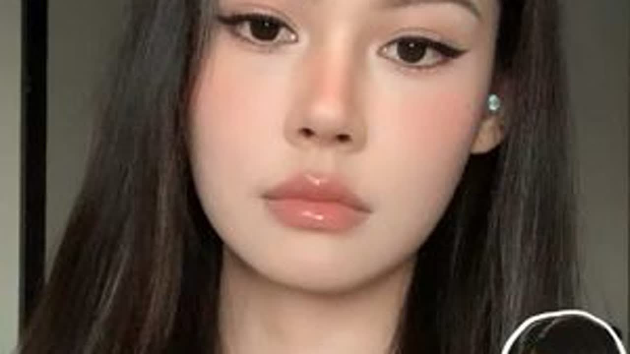 方圆脸坠适合的倔强感建模妆出现了 #能抗住原相机质感妆容 #潮妆研究所 #美妆模范生 #妆前妆后