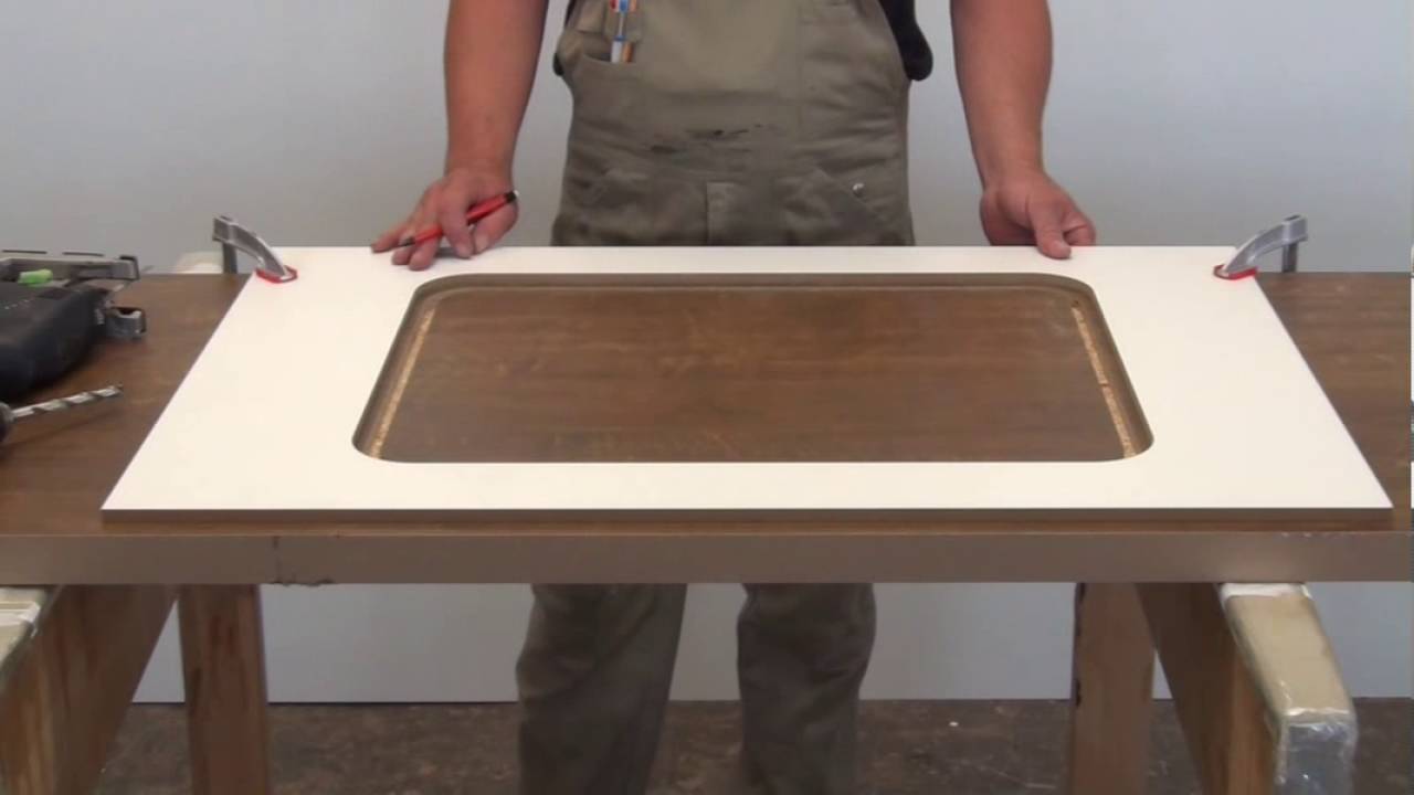 InSys Inlayrahmen / flächenbündige Montage in eine Arbeitsplatte für ein Ceranfeld.